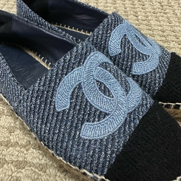 CHANEL BLACK AND BLUE TWEED ESPADRILLE FLATS. SIZE 36. - Picture 5 of 7